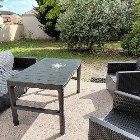 Les Acacias Apartment *